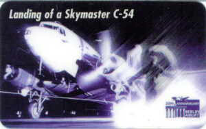 UK, Berlin Airlift, 20, Landing of a Skymaster C-54